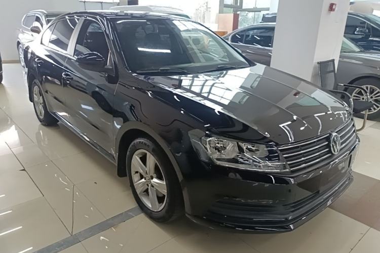 Used Volkswagen Lavida 2017 1.6L Automatic Fashion Edition Front Right 45 Deg