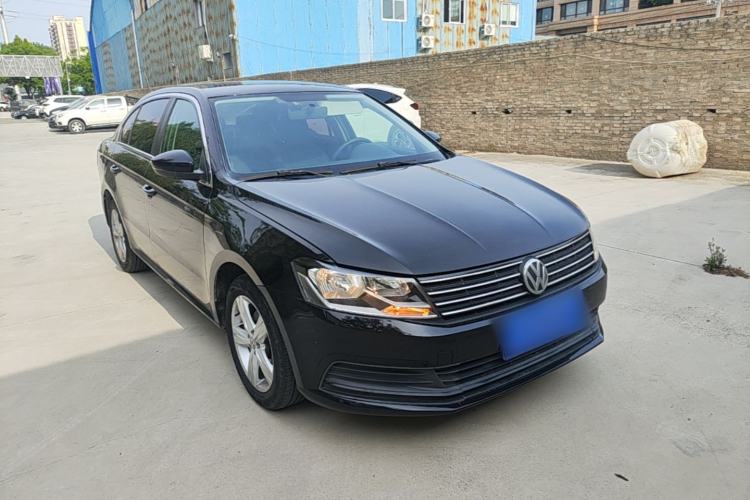 Used Volkswagen Lavida 2017 1.6L Manual Fashion Edition Front Right 45 Deg