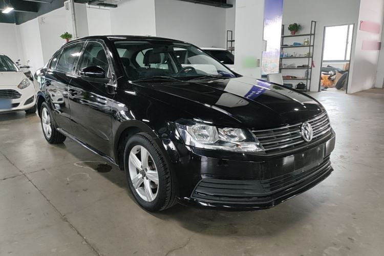 Used Volkswagen Lavida 2017 1.6L Automatic Fashion Edition Front Right 45 Deg