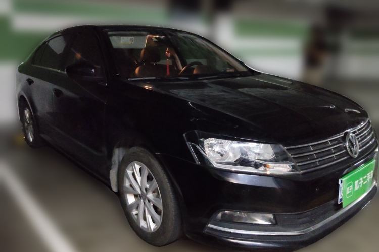 Used Volkswagen Lavida 2017 1.6L Automatic Comfort Edition Front Right 45 Deg