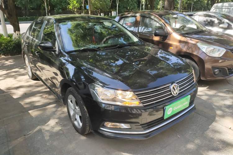 Used Volkswagen Lavida 2017 1.6L Manual Fashion Edition Front Right 45 Deg