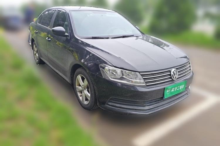 Used Volkswagen Lavida 2017 1.6L Automatic Fashion Edition Front Right 45 Deg