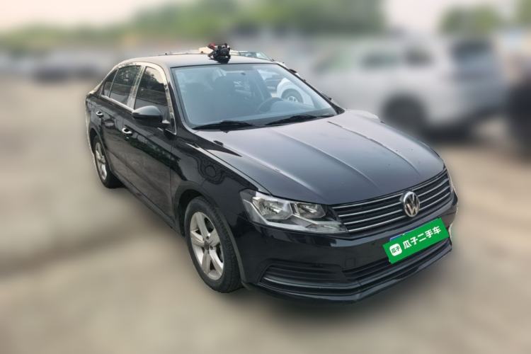 Used Volkswagen Lavida 2017 1.6L Automatic Fashion Edition Front Right 45 Deg