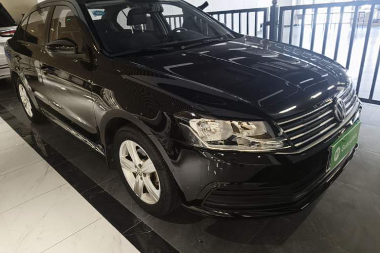 Used Volkswagen Lavida 2017 1.6L Manual Fashion Edition Front Right 45 Deg