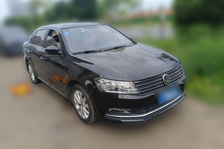 Used Volkswagen Lavida 2017 1.6L Automatic Comfort Edition Front Right 45 Deg