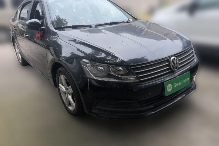 Used Volkswagen Lavida 2017 1.6L Manual Fashion Edition Front Right 45 Deg