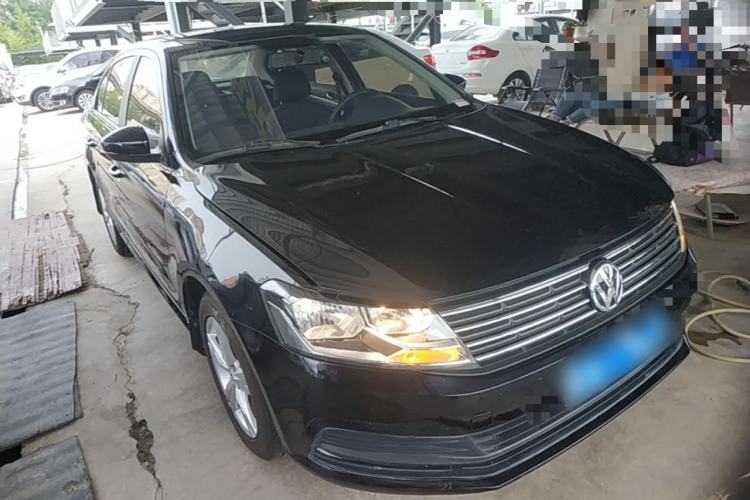 Used Volkswagen Lavida 2017 1.6L Manual Fashion Edition Front Right 45 Deg