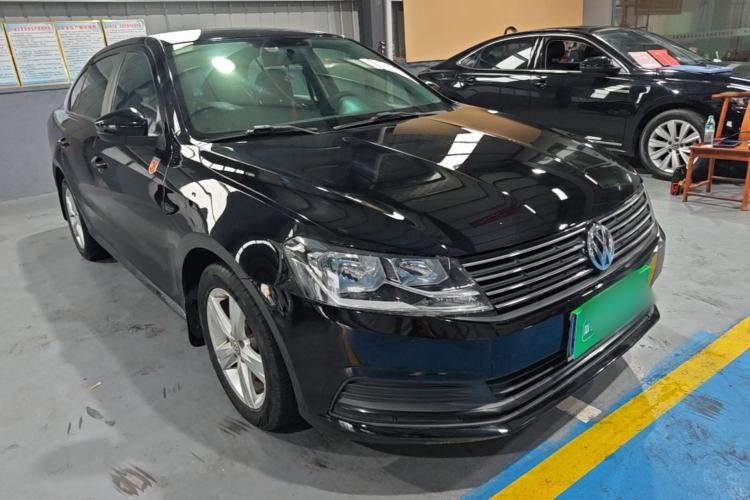 Used Volkswagen Lavida 2017 1.6L Automatic Fashion Edition Front Right 45 Deg