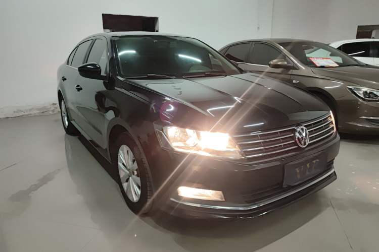 Used Volkswagen Lavida 2017 1.6L Manual Comfort Edition Front Right 45 Deg