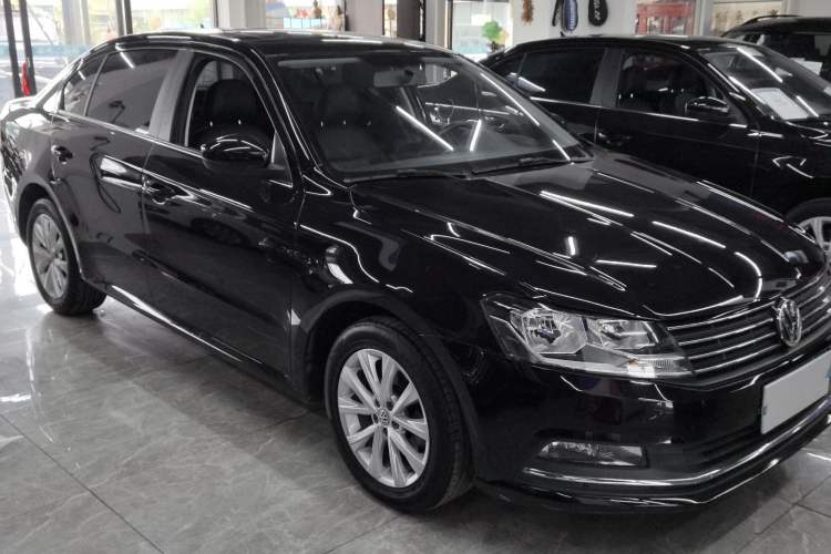 Used Volkswagen Lavida 2017 1.6L Manual Comfort Edition Front Right 45 Deg
