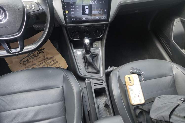 Used Volkswagen Lavida 2017 1.6L Automatic Comfort Edition Gear Lever
