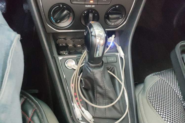 Used Volkswagen Lavida 2017 1.6L Automatic Comfort Edition Gear Lever