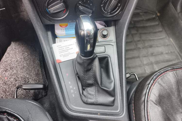 Used Volkswagen Lavida 2017 1.6L Automatic Fashion Edition Gear Lever