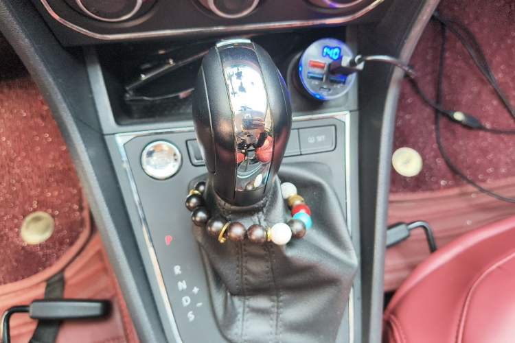 Used Volkswagen Lavida 2017 1.6L Automatic Comfort Edition Gear Lever