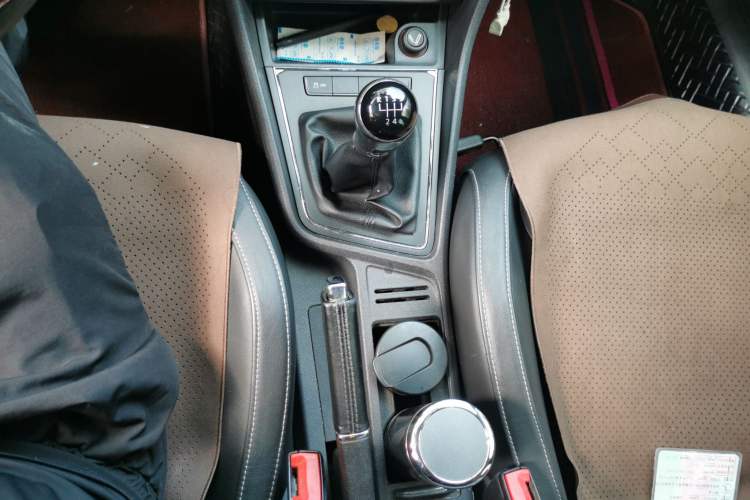 Used Volkswagen Lavida 2017 1.6L Manual Comfort Edition Gear Lever