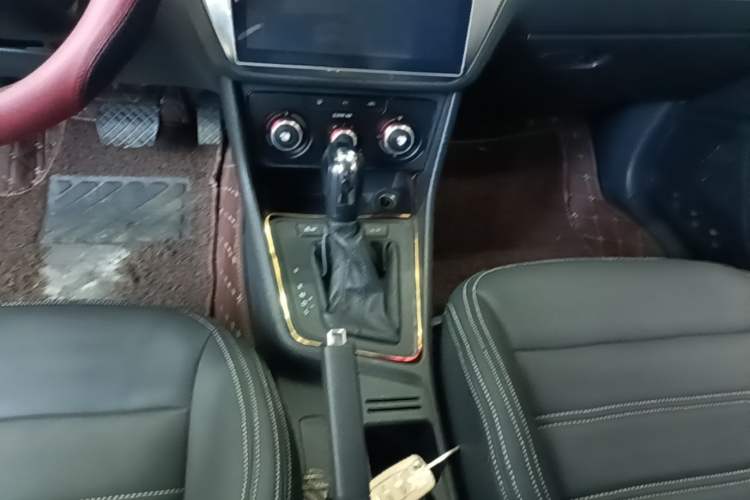 Used Volkswagen Lavida 2017 1.6L Automatic Fashion Edition Gear Lever