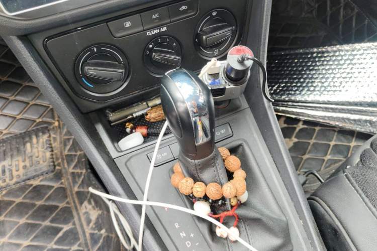 Used Volkswagen Lavida 2017 1.6L Automatic Fashion Edition Gear Lever