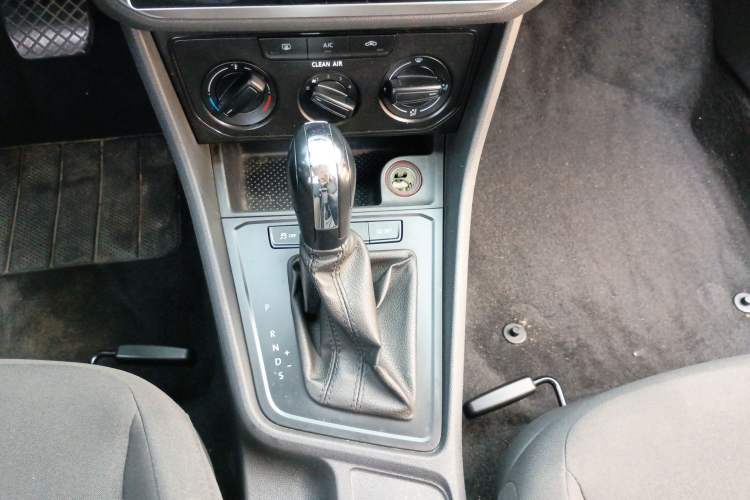 Used Volkswagen Lavida 2017 1.6L Automatic Fashion Edition Gear Lever