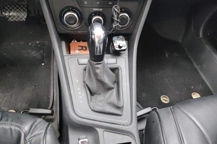 Used Volkswagen Lavida 2017 1.6L Automatic Fashion Edition Gear Lever