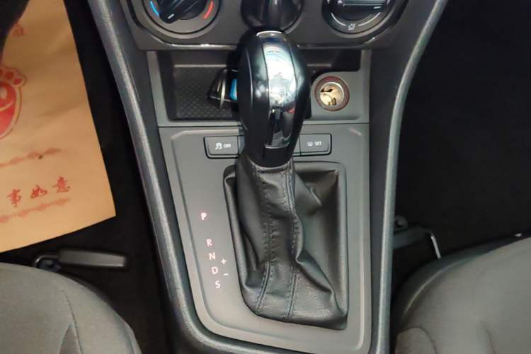 Used Volkswagen Lavida 2017 1.6L Automatic Fashion Edition Gear Lever