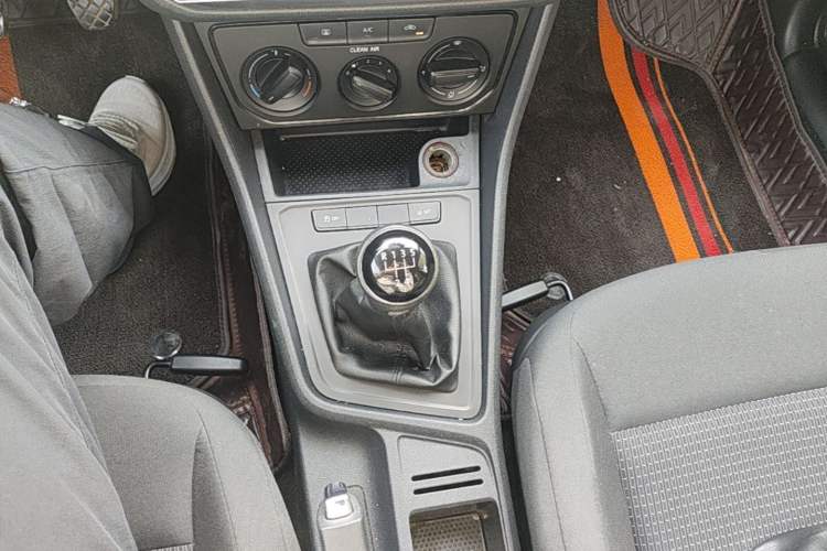 Used Volkswagen Lavida 2017 1.6L Manual Fashion Edition Gear Lever