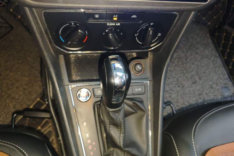 Used Volkswagen Lavida 2017 1.6L Automatic Comfort Edition Gear Lever