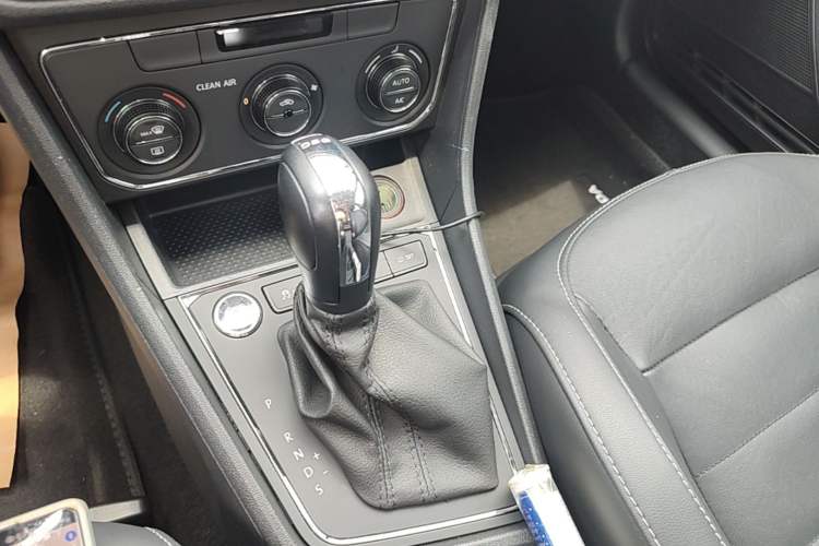 Used Volkswagen Lavida 2017 230TSI DSG Comfort Edition Gear Lever