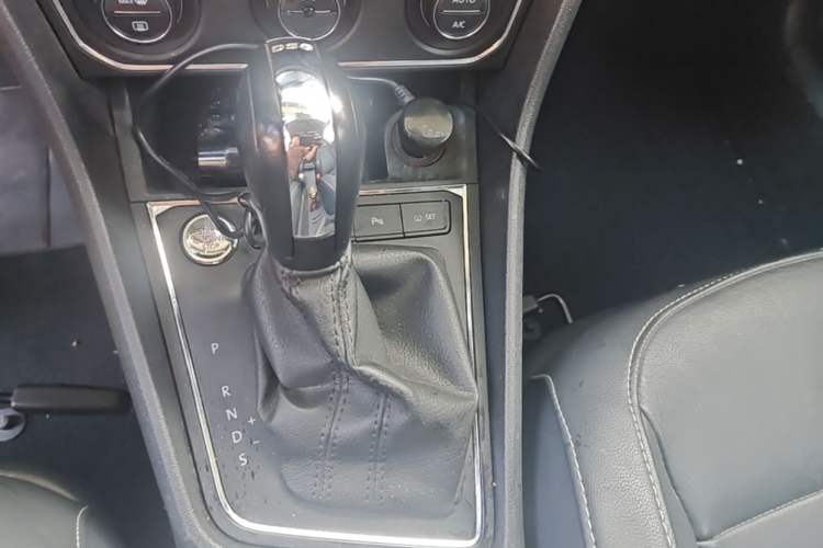 Used Volkswagen Lavida 2017 230TSI DSG Comfort Edition Gear Lever