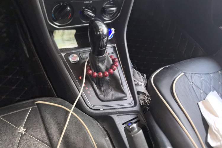 Used Volkswagen Lavida 2017 1.6L Automatic Comfort Edition Gear Lever