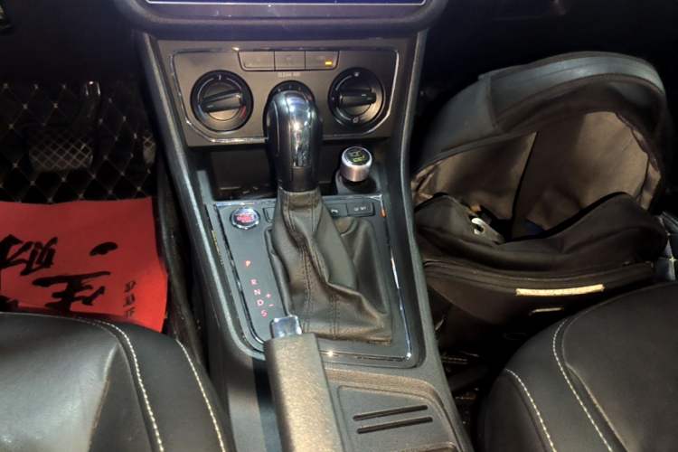 Used Volkswagen Lavida 2017 1.6L Automatic Comfort Edition Gear Lever