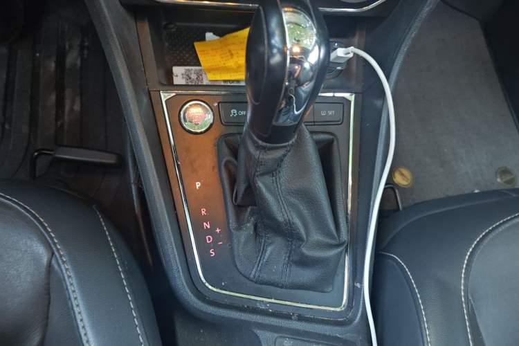 Used Volkswagen Lavida 2017 1.6L Automatic Comfort Edition Gear Lever