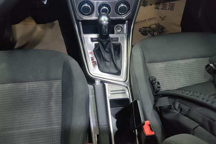 Used Volkswagen Lavida 2017 1.6L Automatic Fashion Edition Gear Lever
