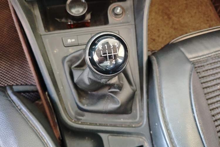 Used Volkswagen Lavida 2017 1.6L Manual Fashion Edition Gear Lever
