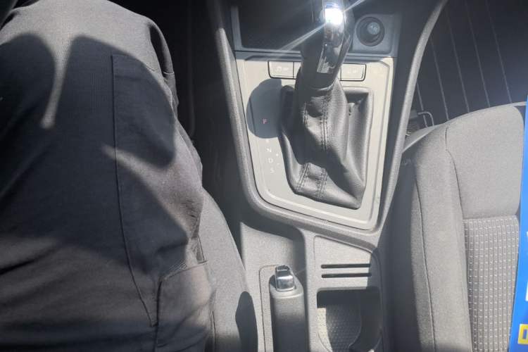 Used Volkswagen Lavida 2017 1.6L Automatic Fashion Edition Gear Lever