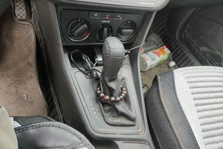 Used Volkswagen Lavida 2017 1.6L Automatic Fashion Edition Gear Lever
