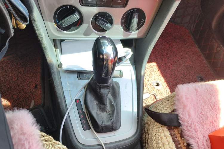 Used Volkswagen Lavida 2017 1.6L Automatic Fashion Edition Gear Lever