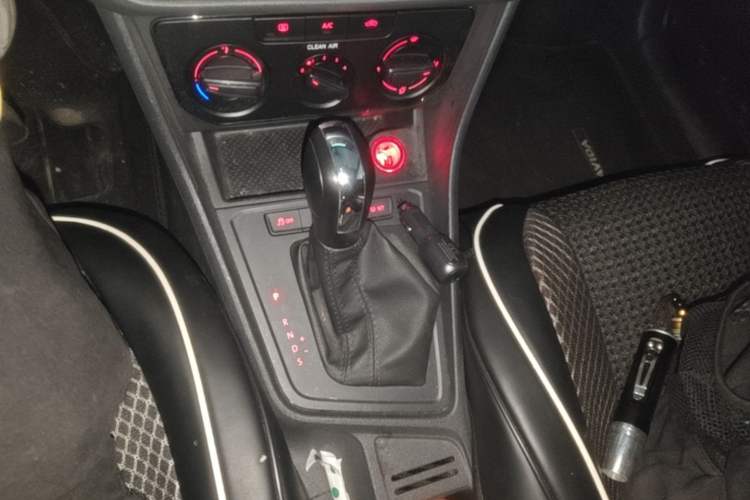 Used Volkswagen Lavida 2017 1.6L Automatic Fashion Edition Gear Lever