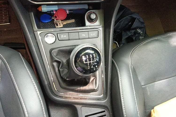 Used Volkswagen Lavida 2017 1.6L Manual Comfort Edition Gear Lever