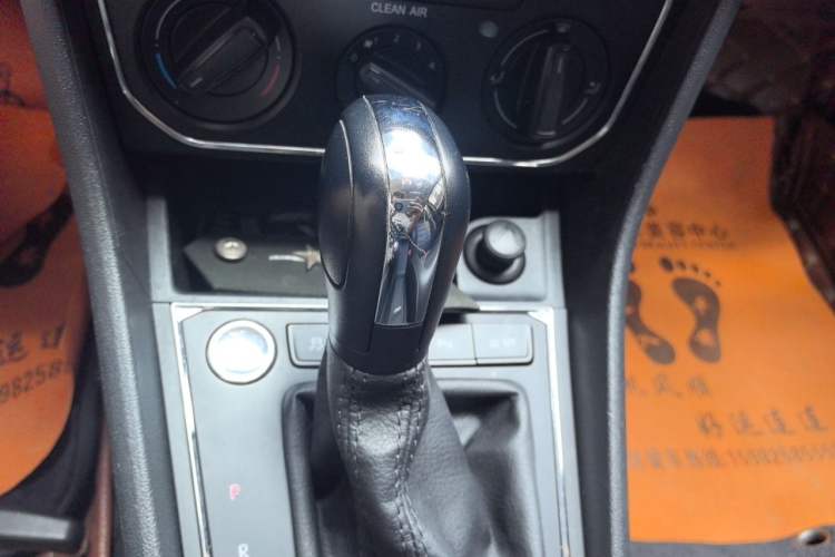Used Volkswagen Lavida 2017 1.6L Automatic Comfort Edition Gear Lever