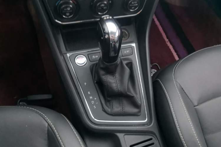 Used Volkswagen Lavida 2017 230TSI DSG Comfort Edition Gear Lever