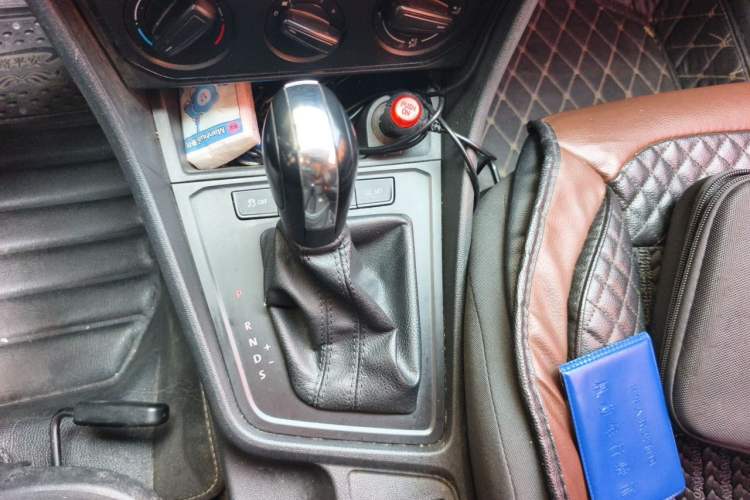 Used Volkswagen Lavida 2017 1.6L Automatic Fashion Edition Gear Lever