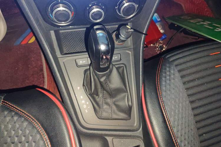 Used Volkswagen Lavida 2017 1.6L Automatic Fashion Edition Gear Lever