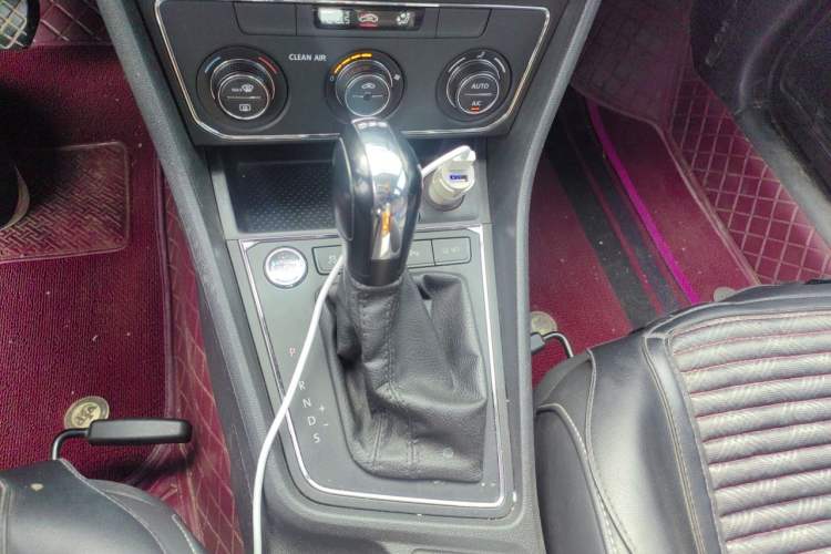 Used Volkswagen Lavida 2017 230TSI DSG Comfort Edition Gear Lever