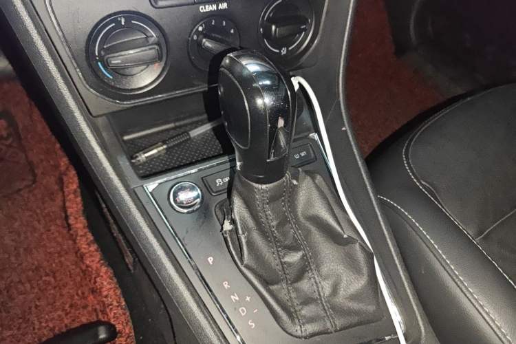Used Volkswagen Lavida 2017 1.6L Automatic Comfort Edition Gear Lever