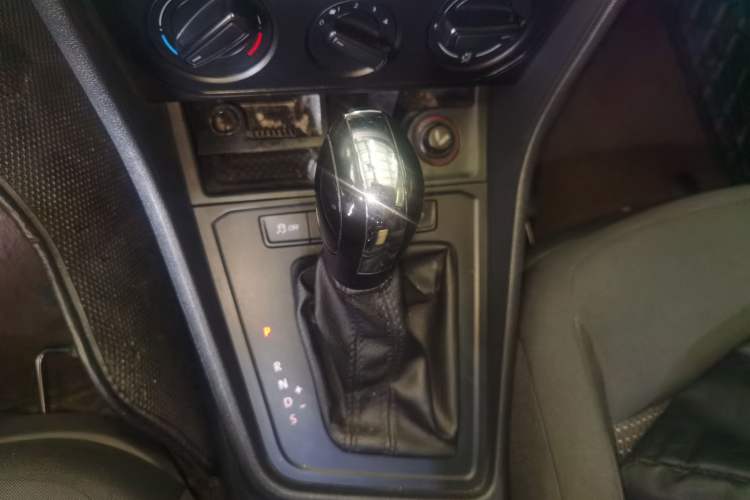 Used Volkswagen Lavida 2017 1.6L Automatic Fashion Edition Gear Lever