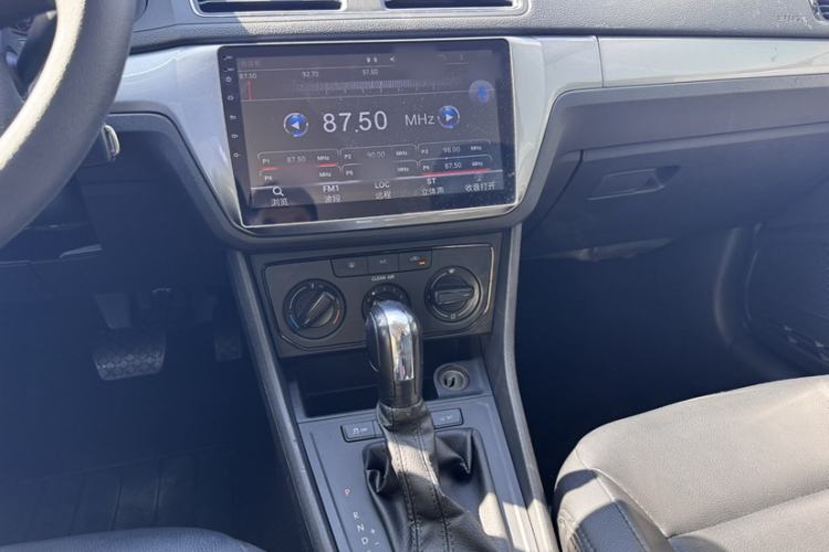 Used Volkswagen Lavida 2017 1.6L Automatic Fashion Edition Gear Lever