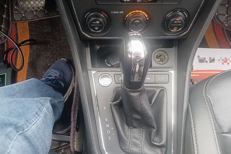 Used Volkswagen Lavida 2017 230TSI DSG Comfort Edition Gear Lever