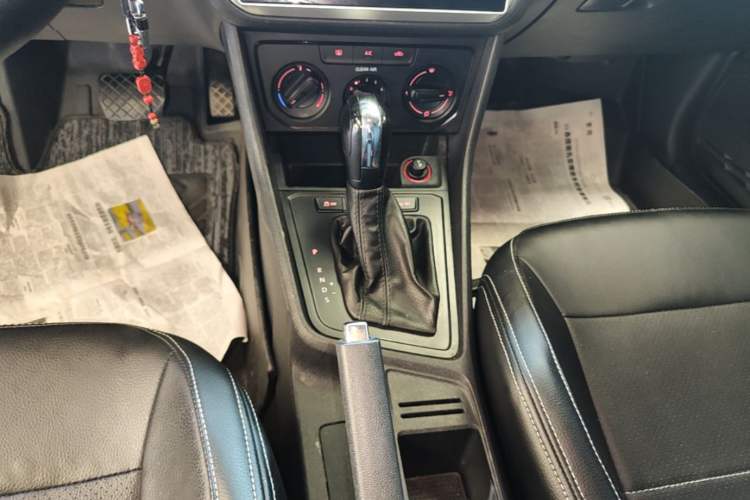 Used Volkswagen Lavida 2017 1.6L Automatic Fashion Edition Gear Lever
