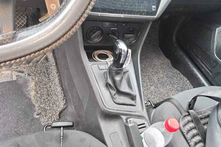Used Volkswagen Lavida 2017 1.6L Automatic Fashion Edition Gear Lever
