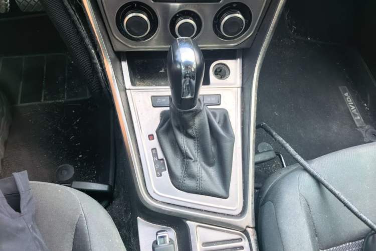 Used Volkswagen Lavida 2017 1.6L Automatic Fashion Edition Gear Lever